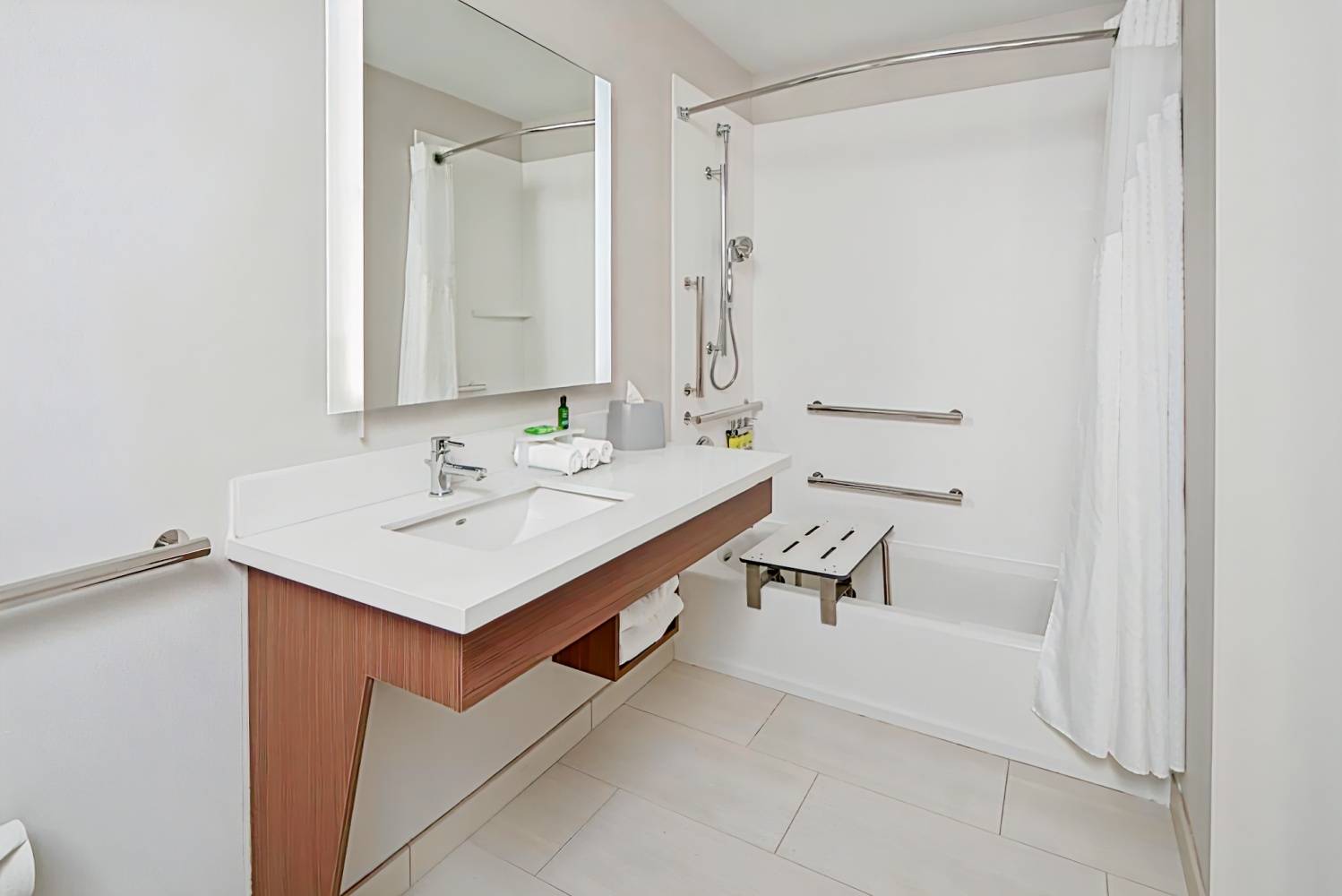 Holiday Inn Express & Suites Seattle-Sea-Tac Airport