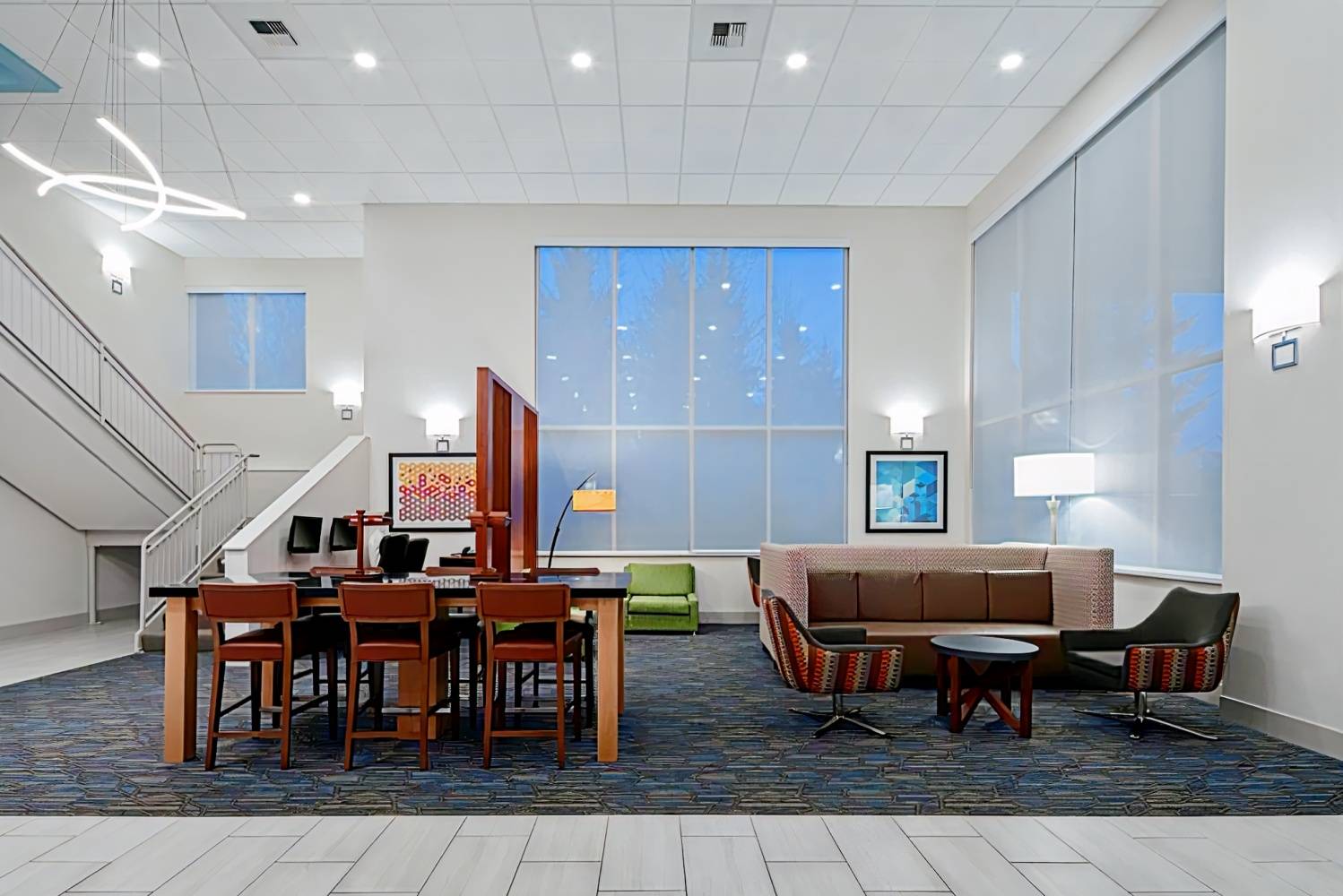 Holiday Inn Express & Suites Seattle-Sea-Tac Airport