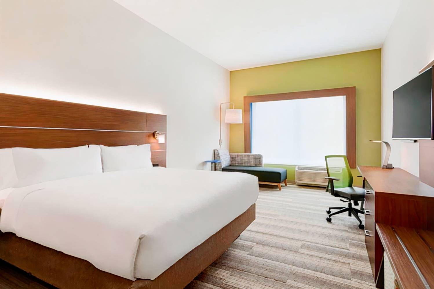 Holiday Inn Express and Suites Cincinnati Redbank