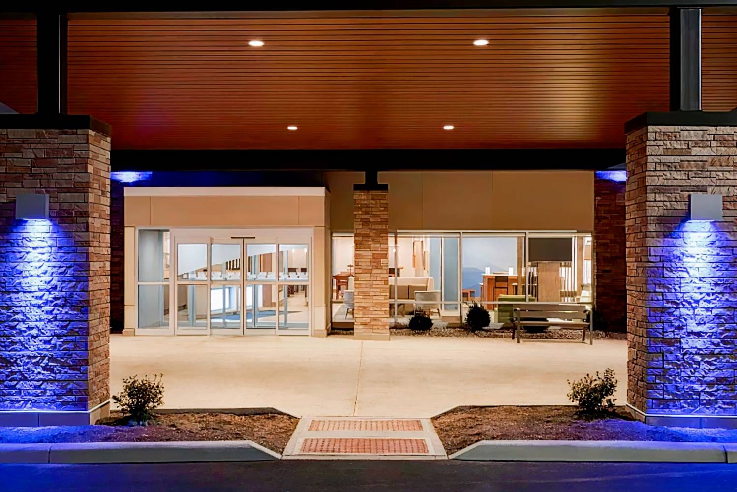 Holiday Inn Express and Suites Cincinnati Redbank