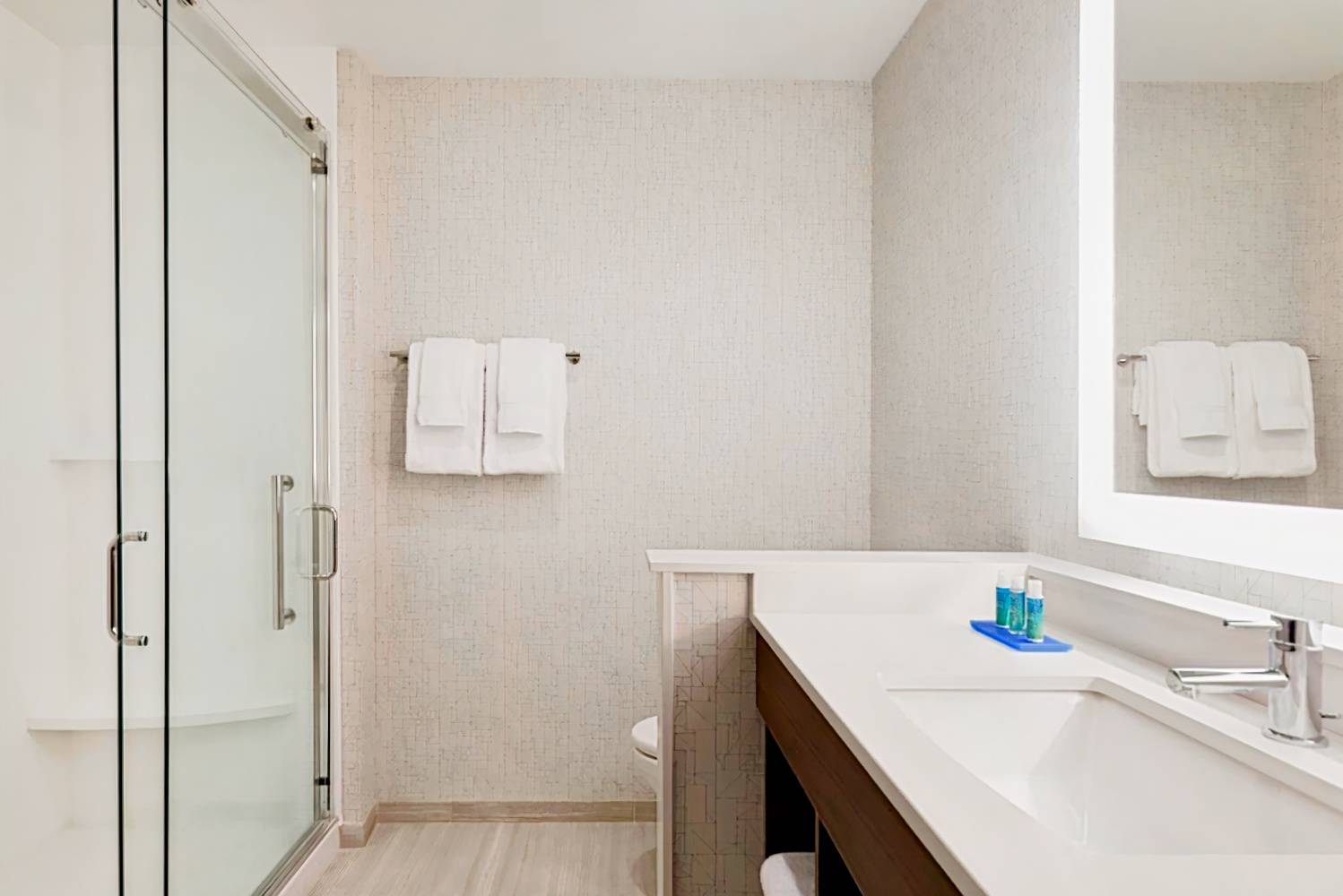 Holiday Inn Express and Suites Cincinnati Redbank