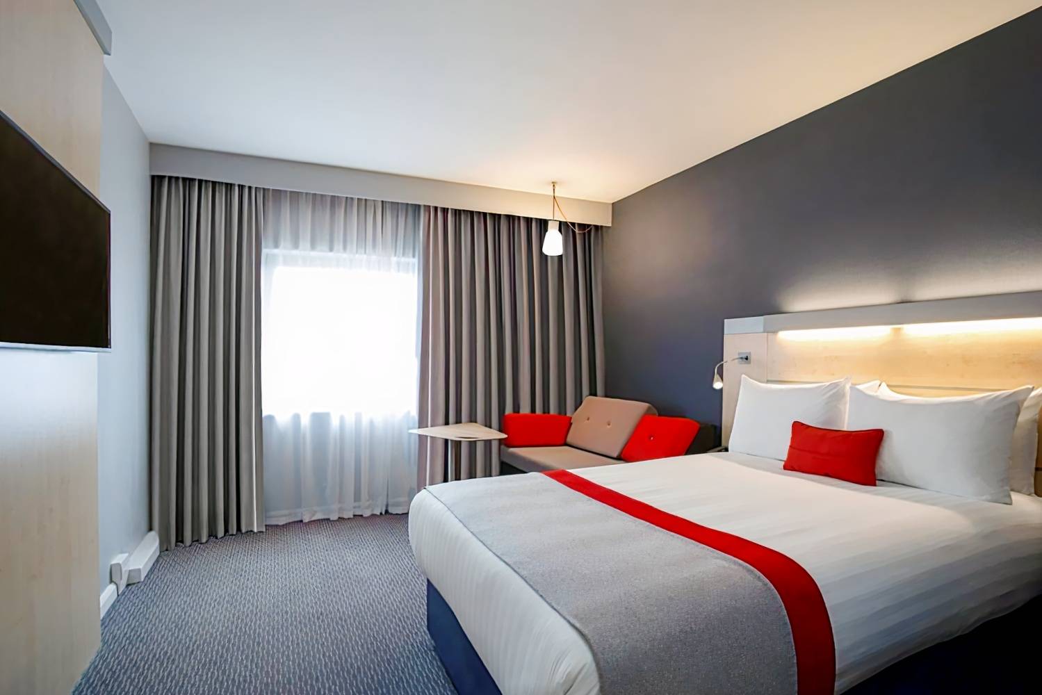 Holiday Inn Express Cheltenham Town Centre