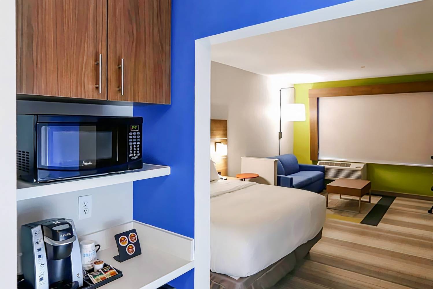 Holiday Inn Express & Suites - Houston IAH - Beltway 8