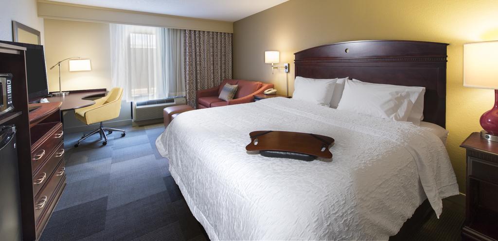 Hampton Inn & Suites Pensacola I-10 N at University Town Plaza