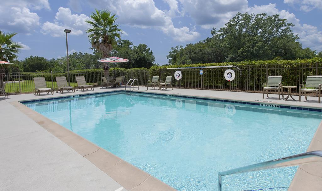 Hampton Inn & Suites Pensacola I-10 N at University Town Plaza