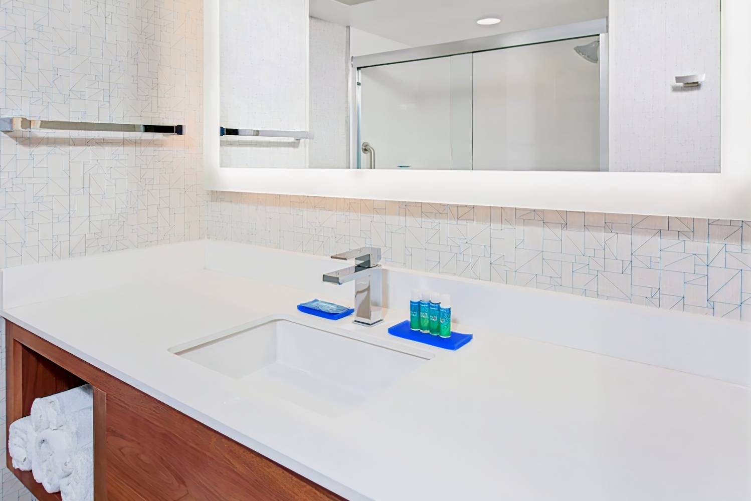 Holiday Inn Express Hotel & Suites Pasadena-Colorado Boulevard, an IHG Hotel