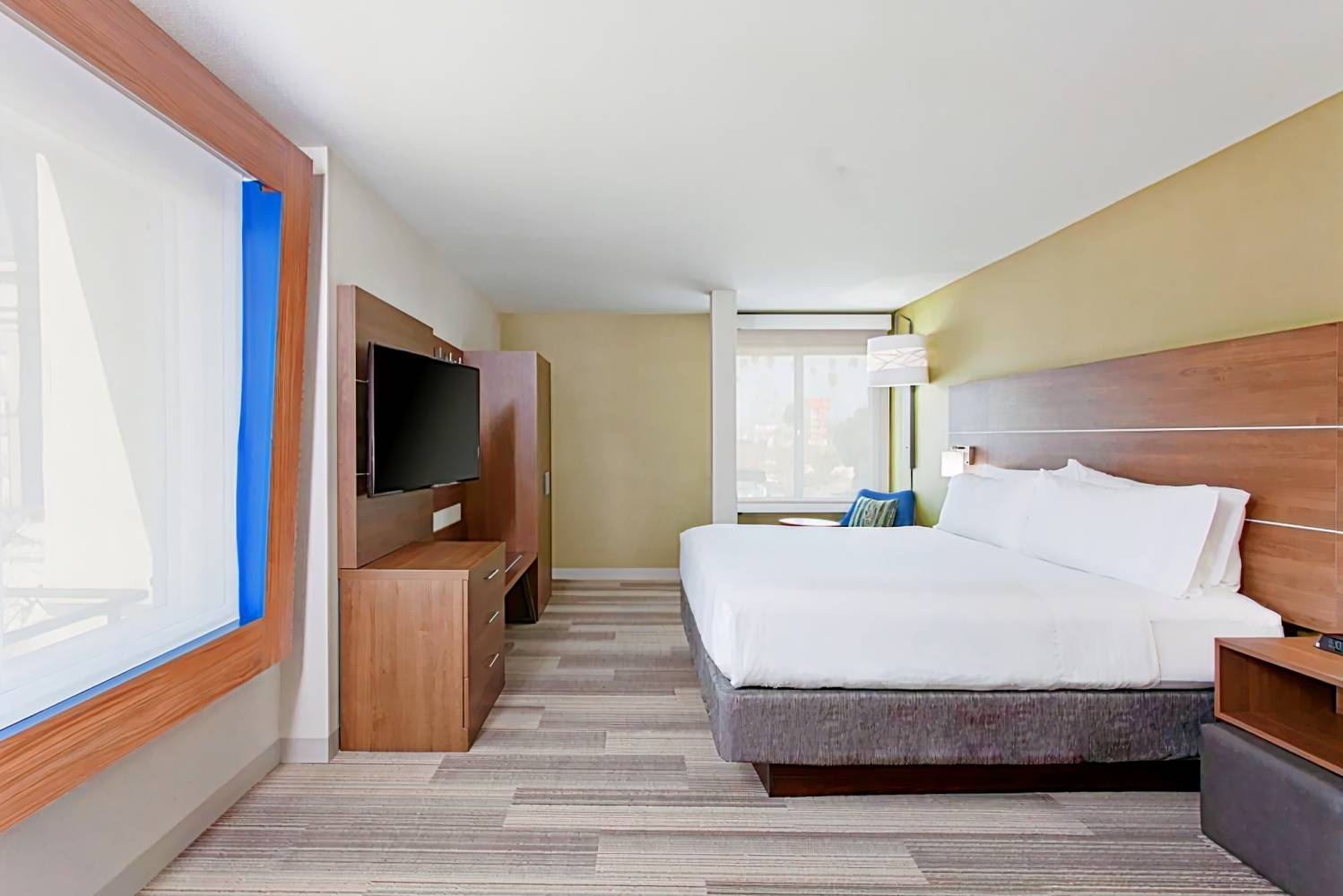 Holiday Inn Express Hotel & Suites Pasadena-Colorado Boulevard, an IHG Hotel