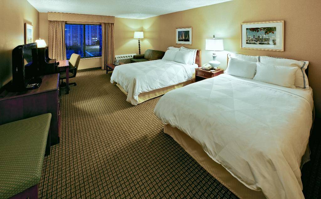 Hotel RL Cleveland Airport West