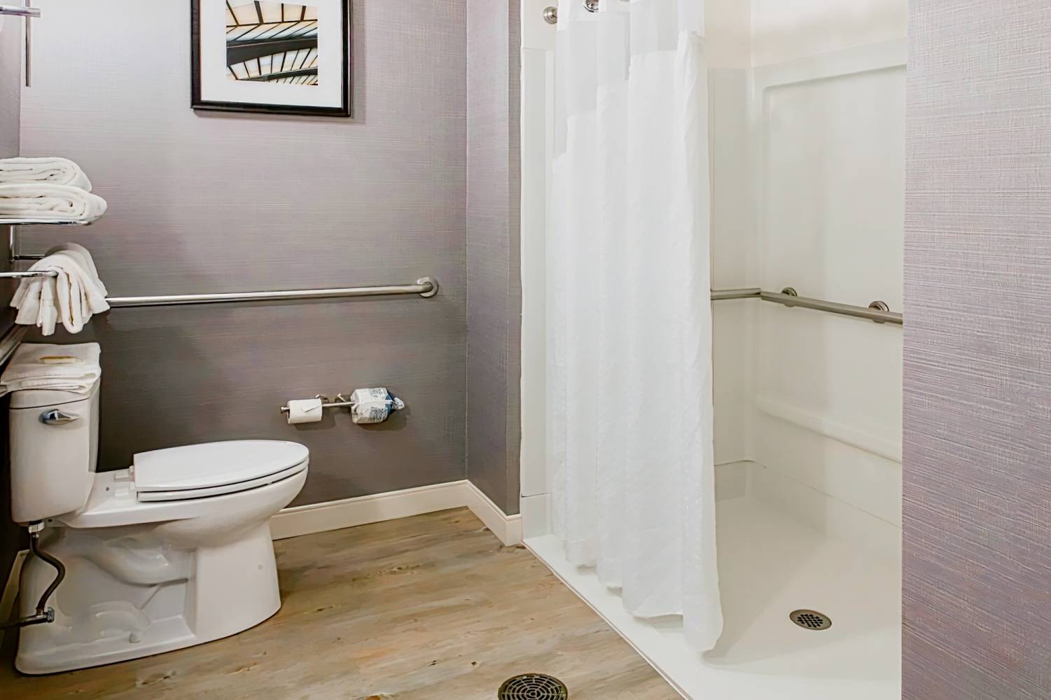 Holiday Inn & Suites Bloomington-Airport