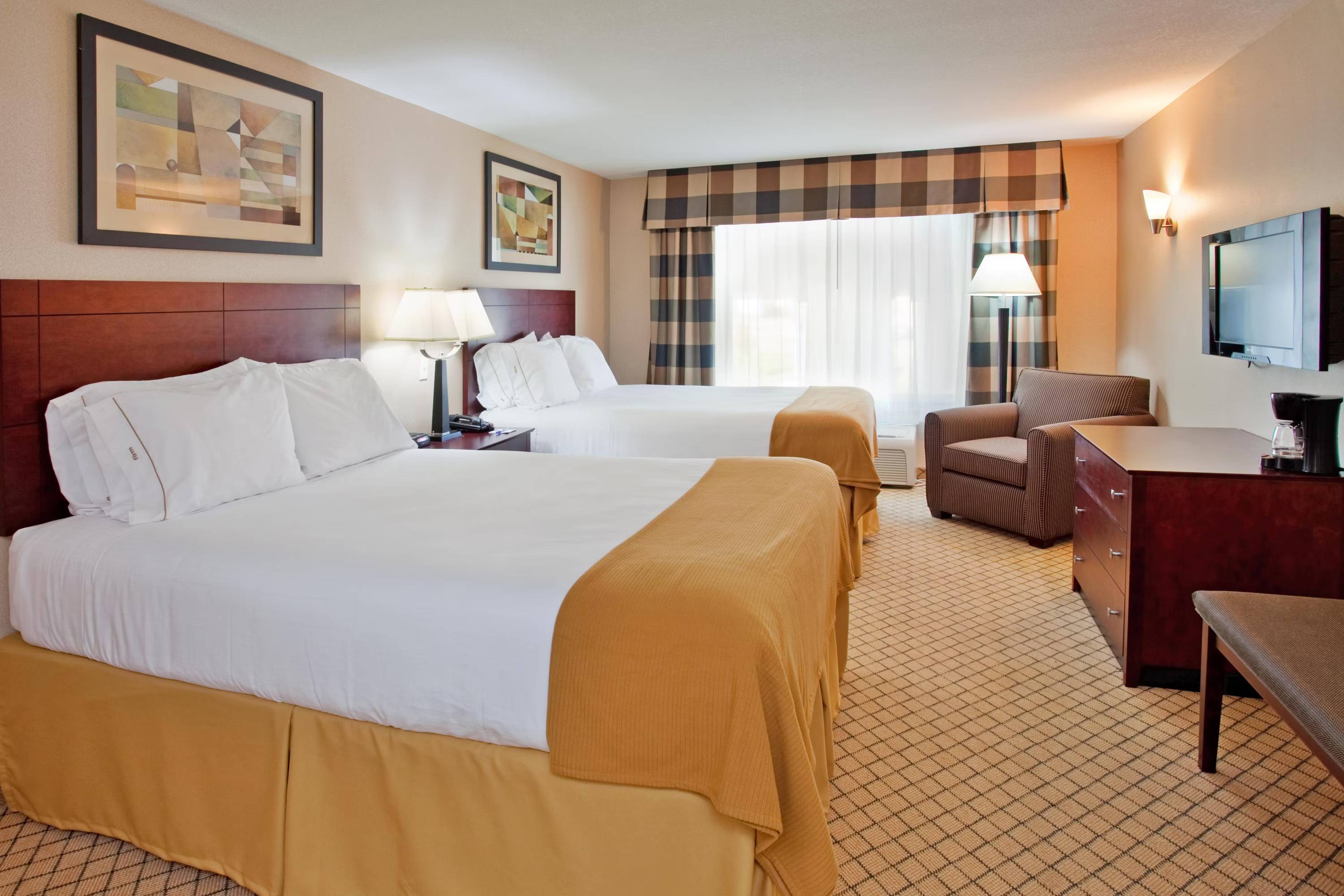 Holiday Inn Express & Suites Wichita Airport