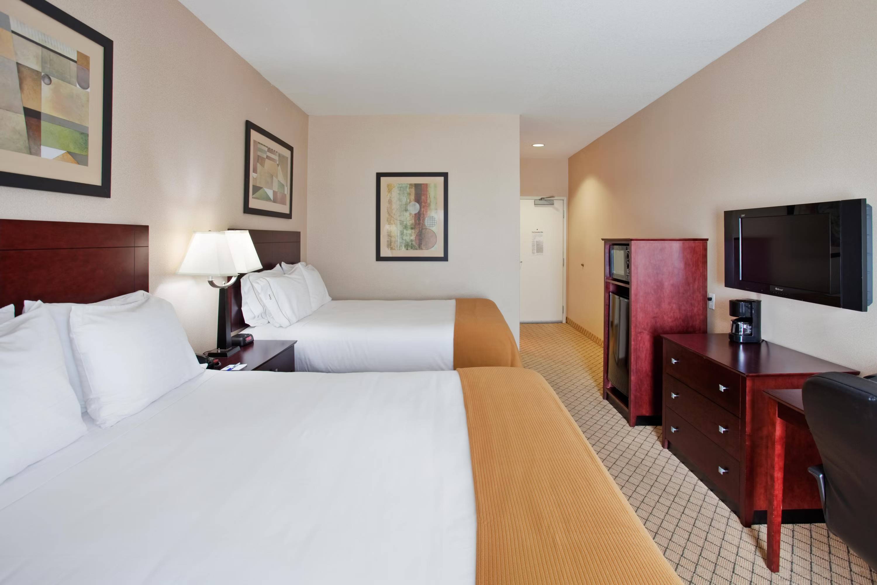 Holiday Inn Express & Suites Wichita Airport