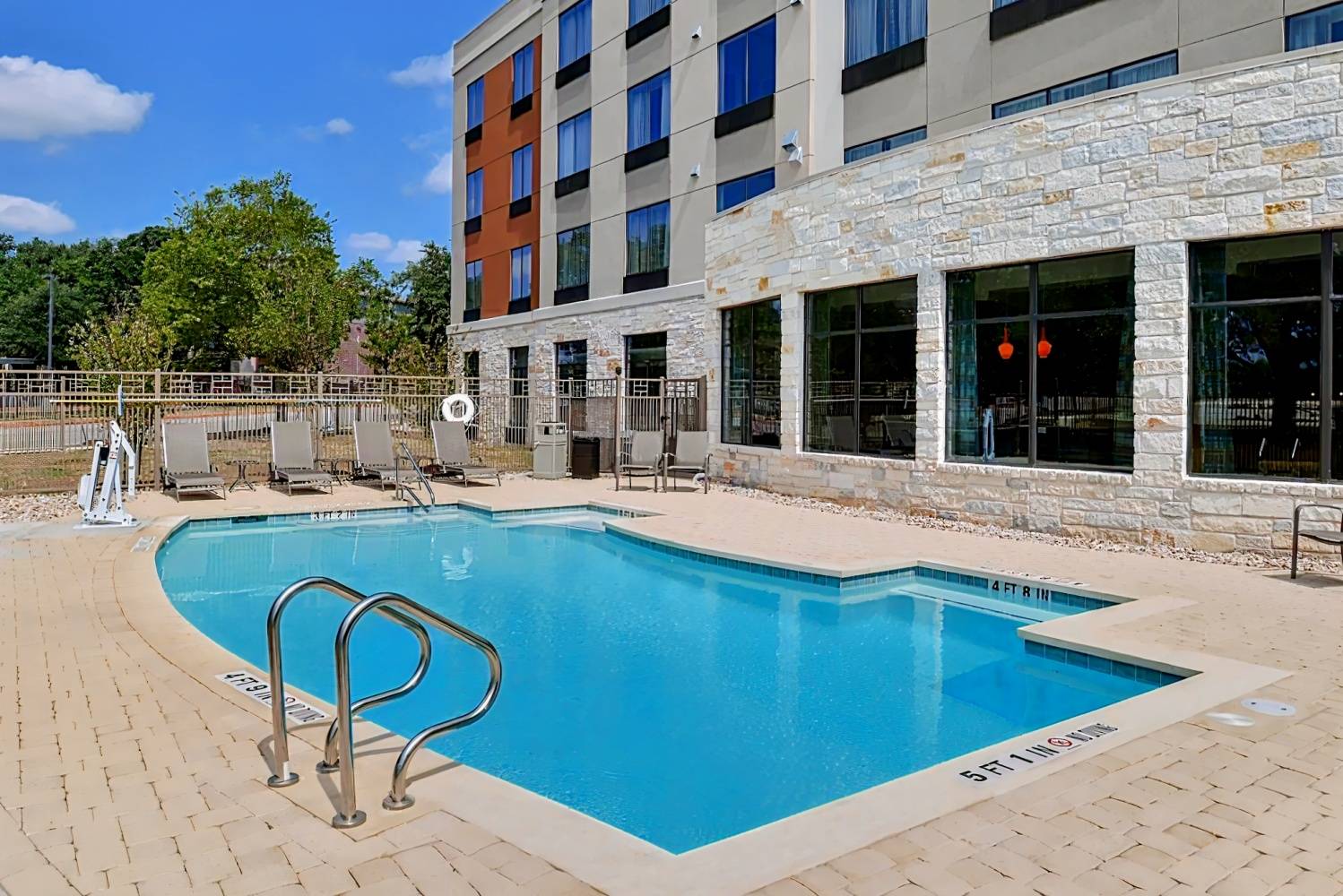 Holiday Inn Express & Suites Austin South