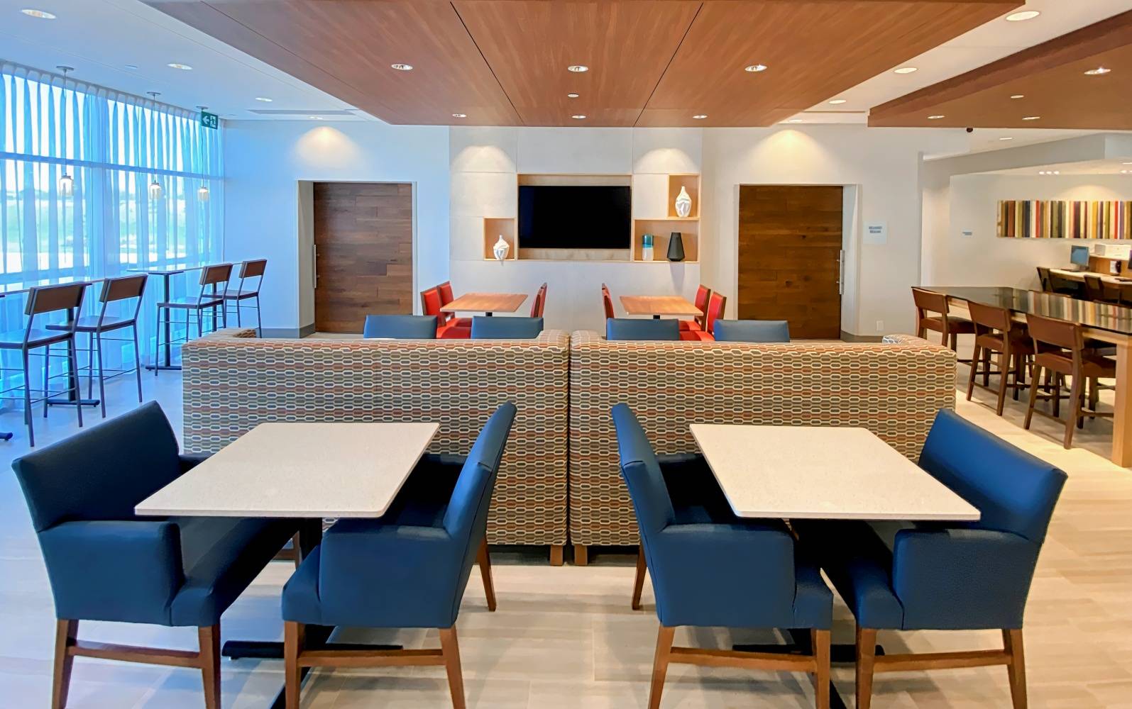 Holiday Inn Express & Suites - Aurora