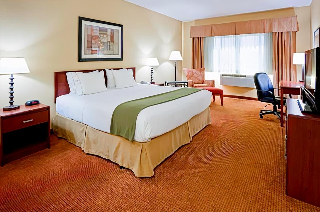 Holiday Inn Express Hotel and Suites Stevens Point
