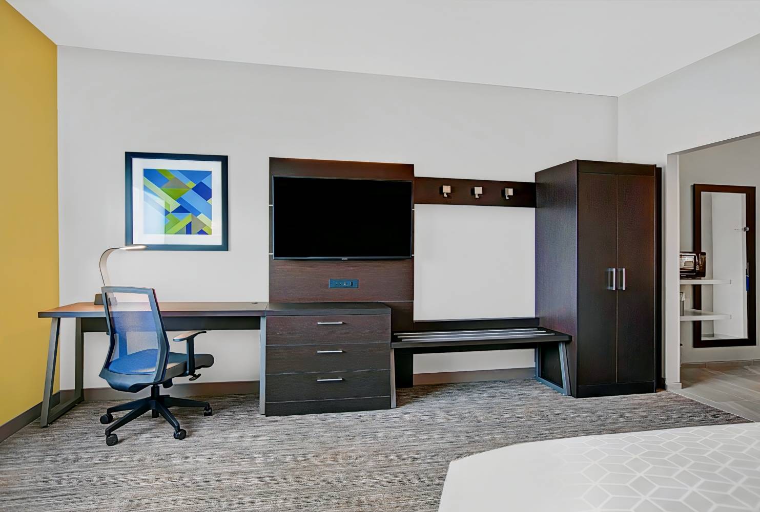 Holiday Inn Express & Suites Milwaukee - Brookfield
