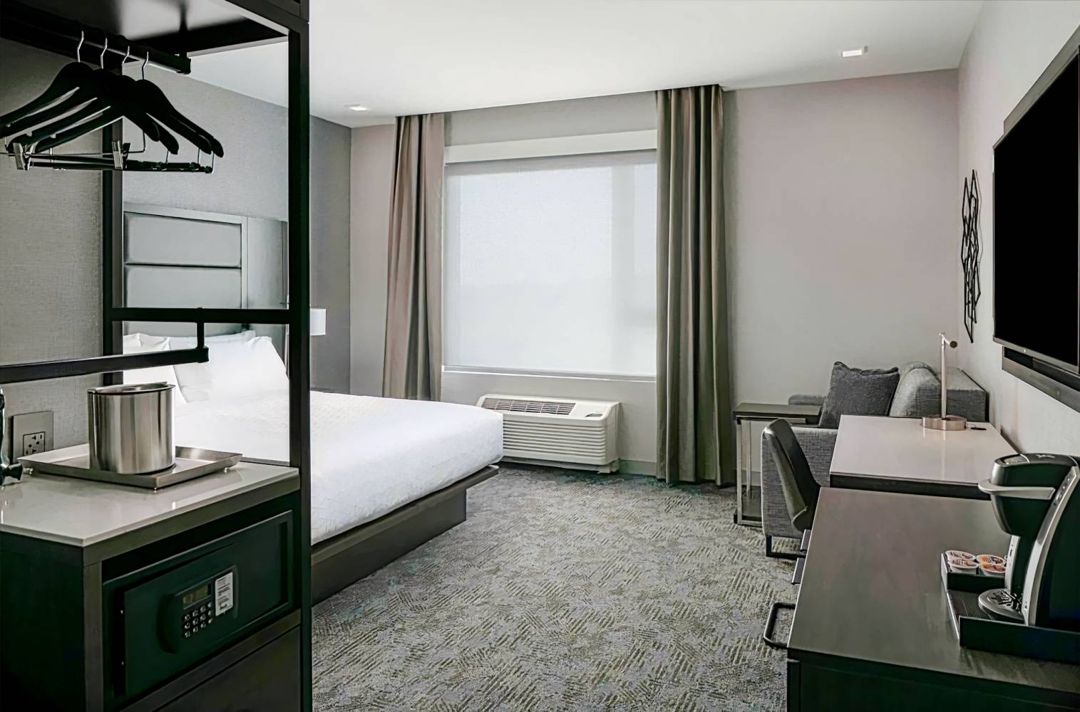Holiday Inn Express Boston Logan Airport - Revere