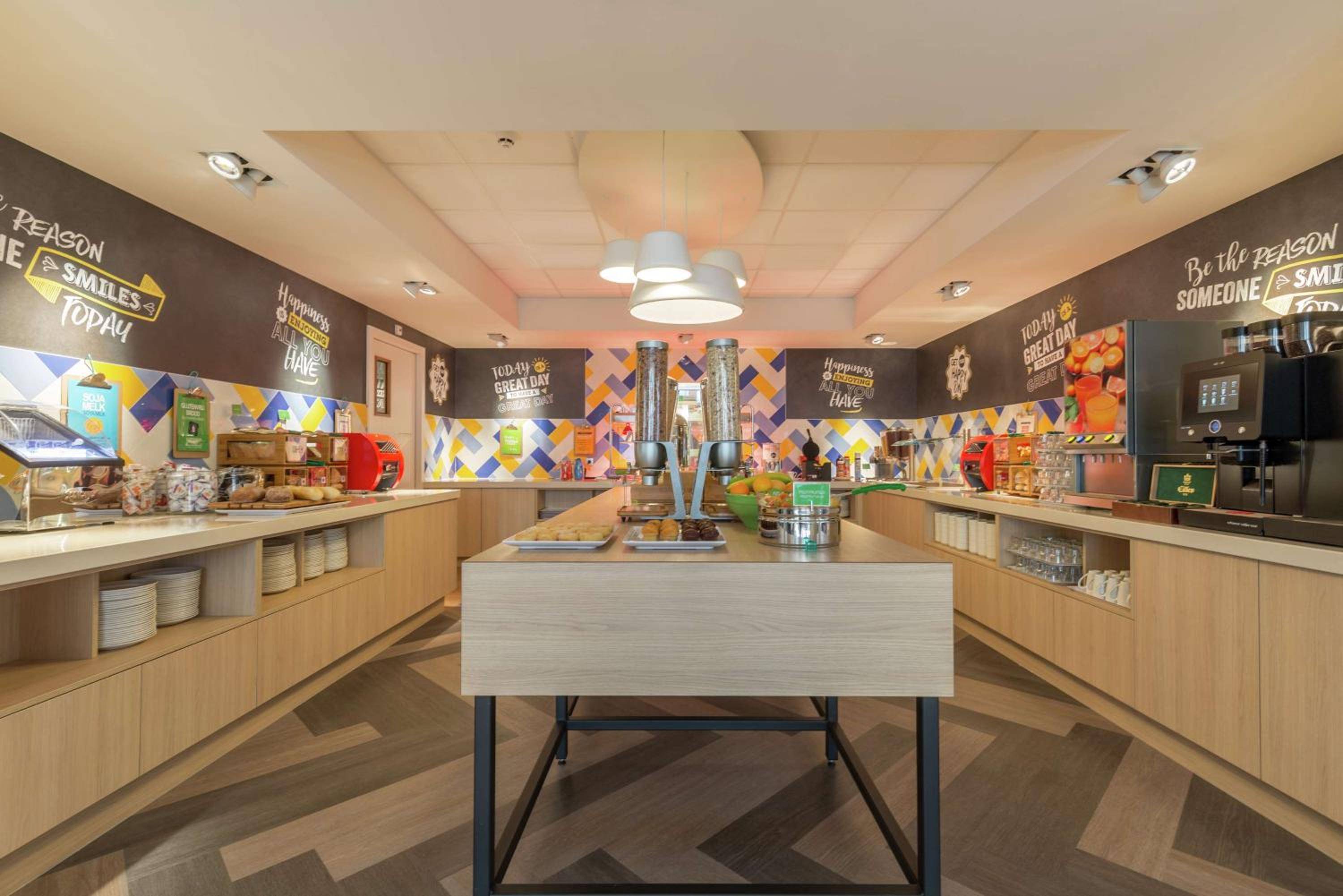 Hampton by Hilton Antwerp Central Station