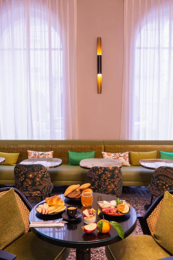 Leonardo Boutique Paris Opera