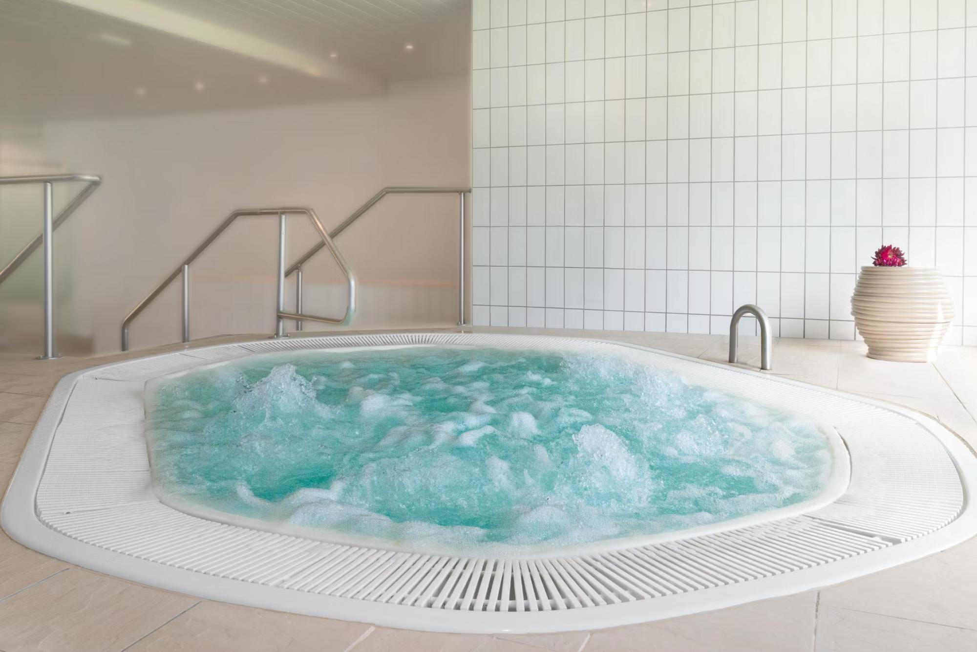 Crowne Plaza Zürich, an IHG Hotel