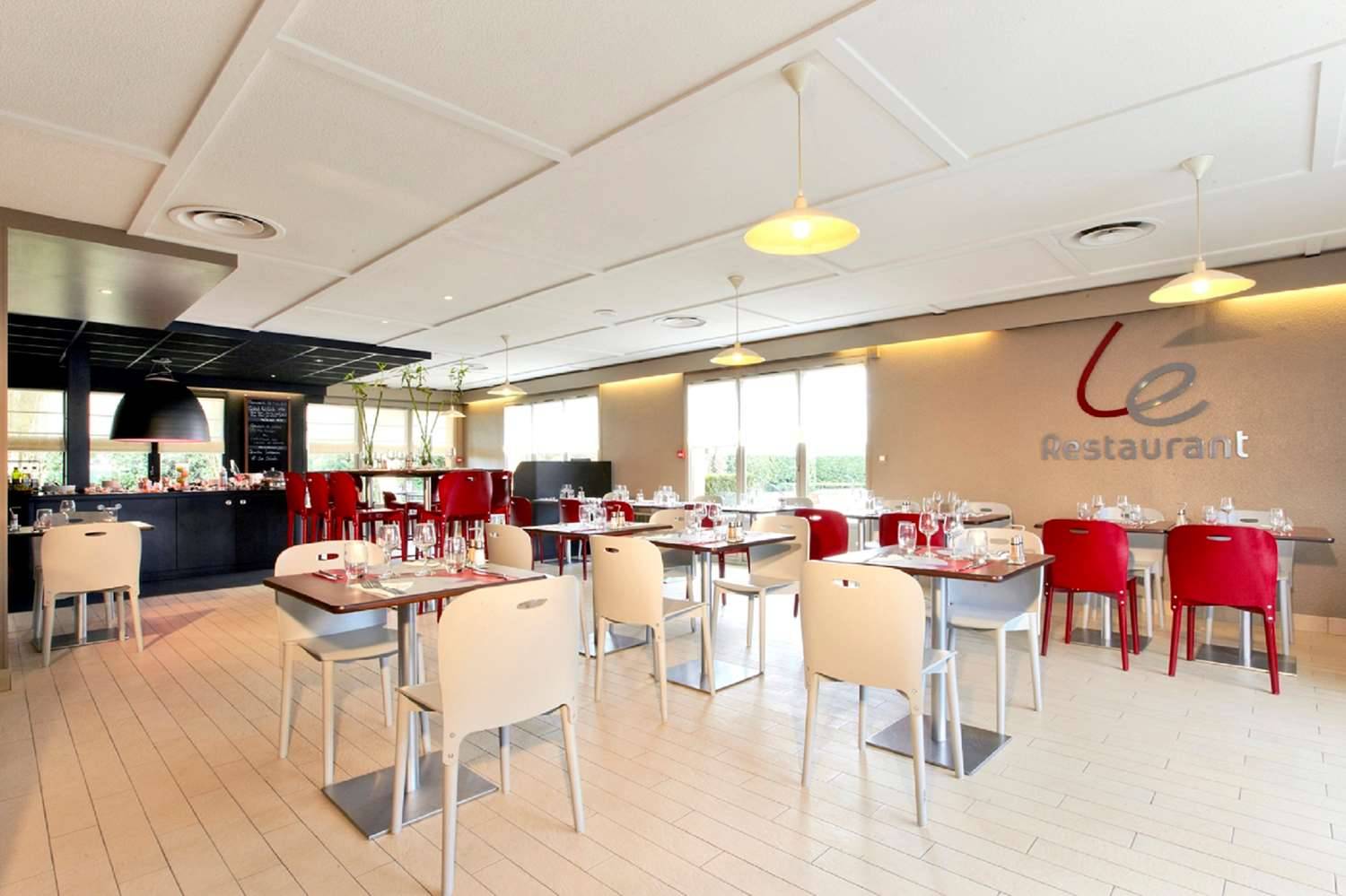 Campanile Versailles Buc