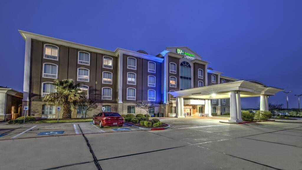 Holiday Inn Express & Suites Corsicana I-45