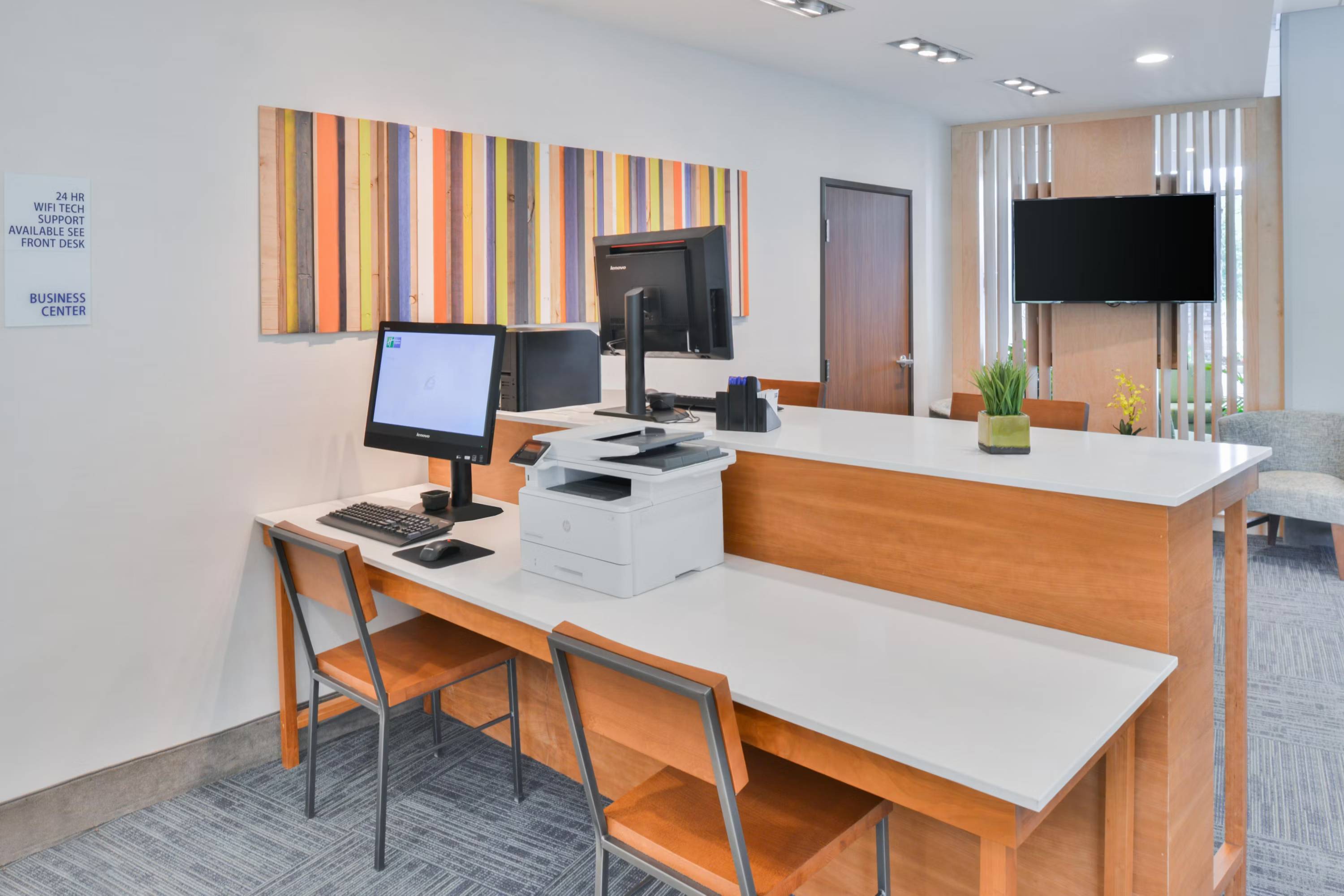 Holiday Inn Express & Suites Salem, an IHG Hotel