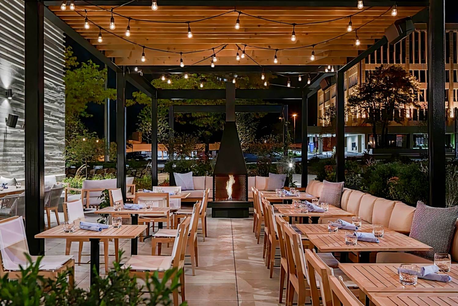 Renaissance Milwaukee West Hotel