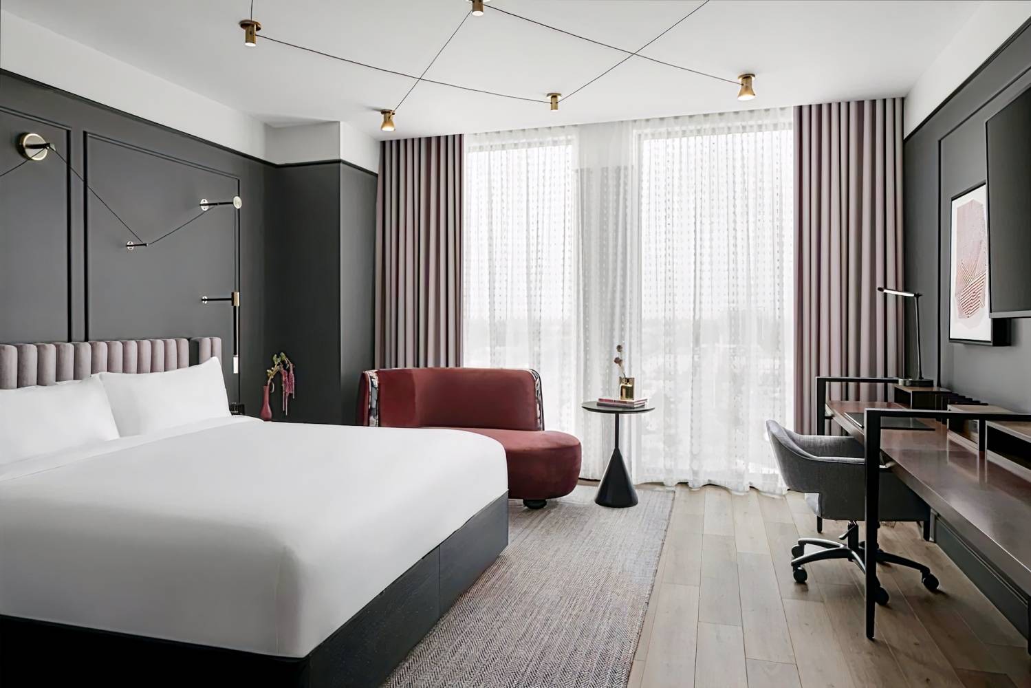 Renaissance Milwaukee West Hotel