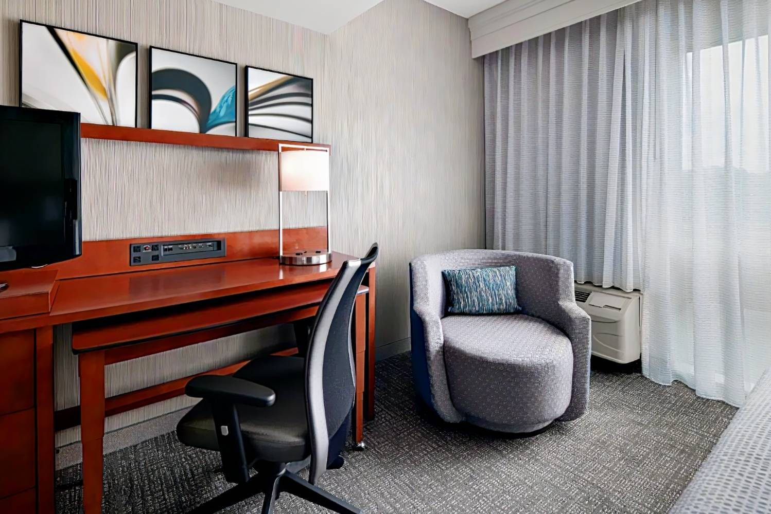 Courtyard by Marriott Raleigh North/Triangle Town Center