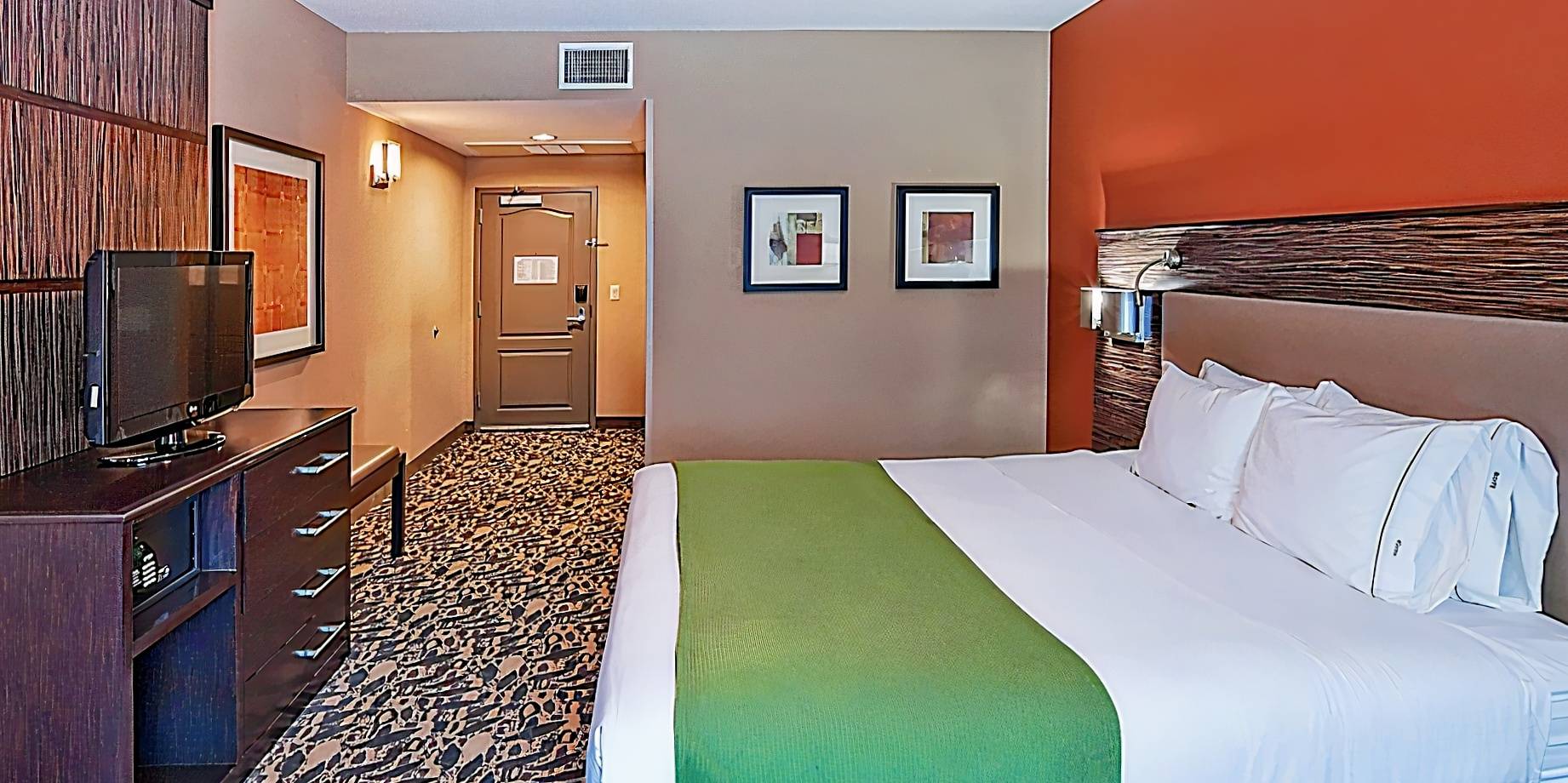 Holiday Inn Express & Suites North Dallas at Preston