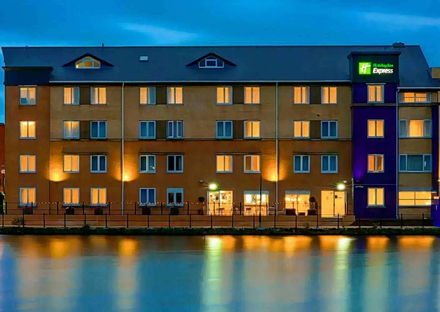 Holiday Inn Express Cardiff Bay