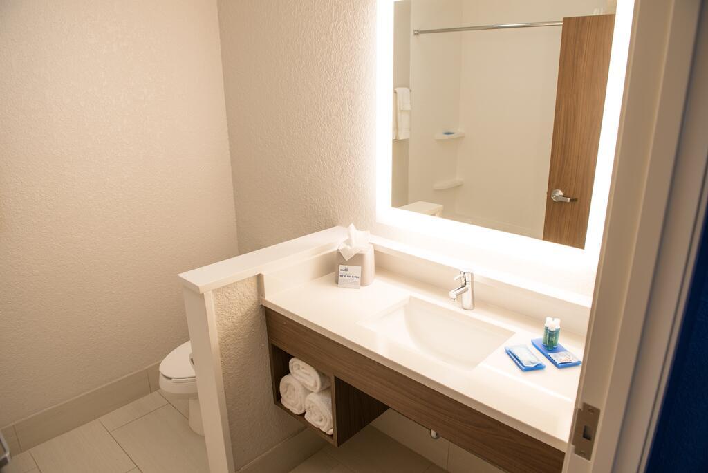 Holiday Inn Express & Suites - Fort Wayne North