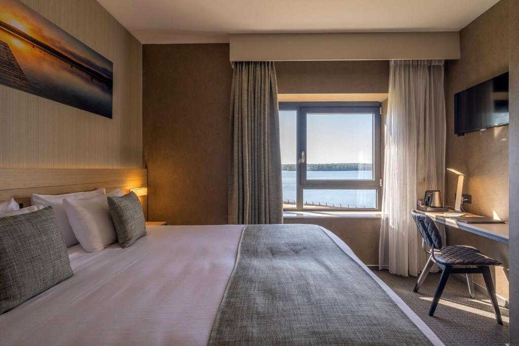 Golden Lakes Village