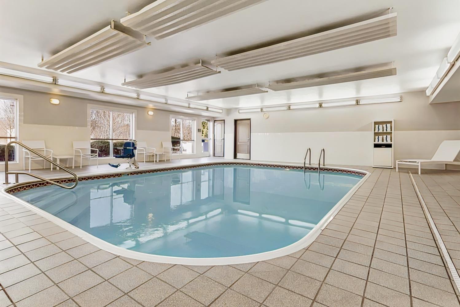 Country Inn & Suites Columbus Airport