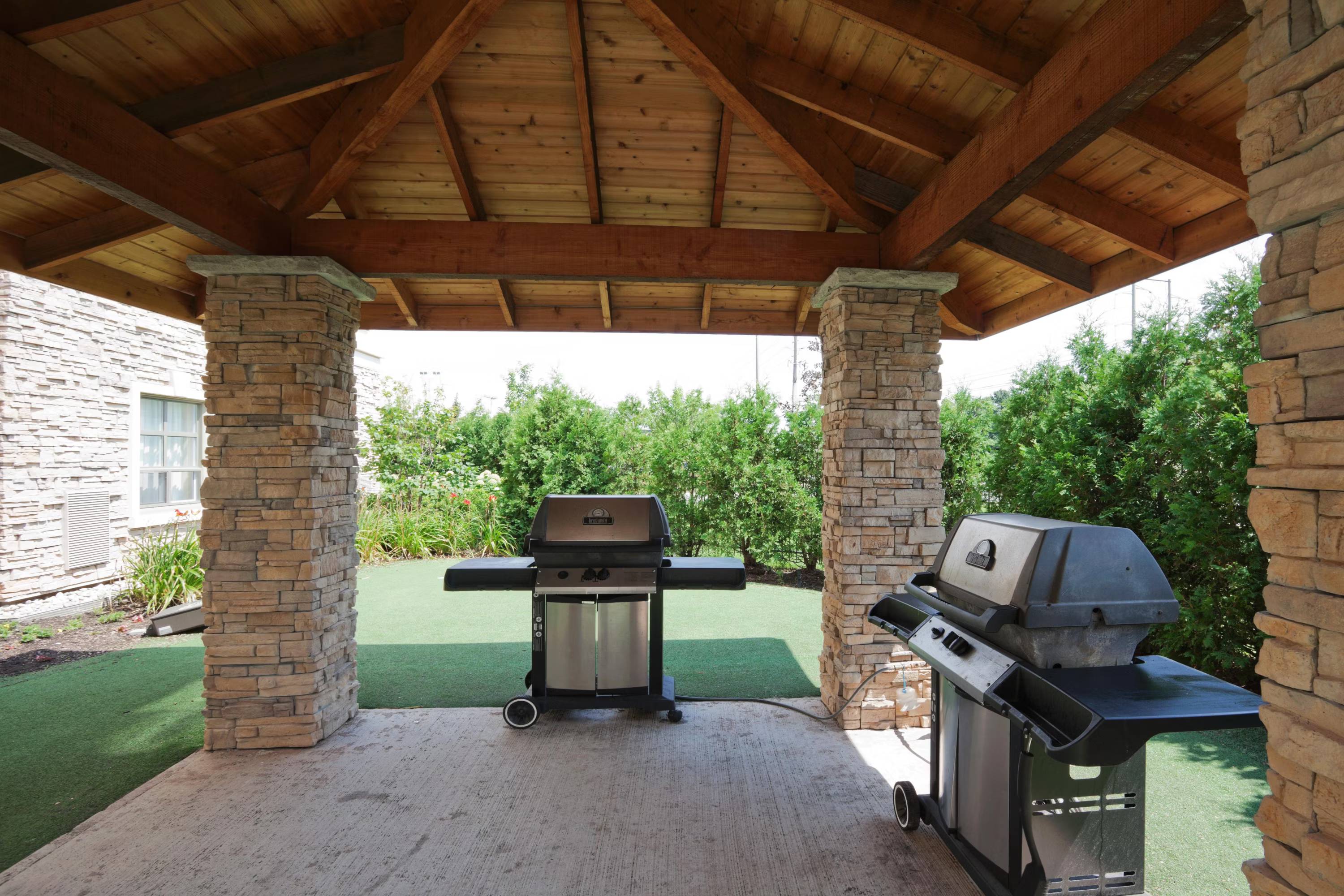 Staybridge Suites Oakville Burlington by IHG