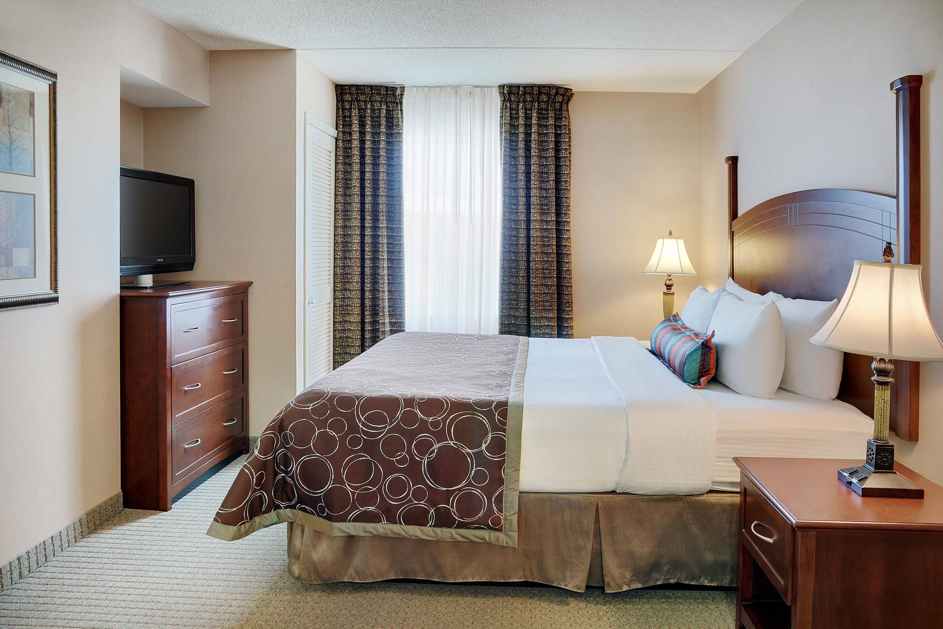 Staybridge Suites Oakville Burlington by IHG