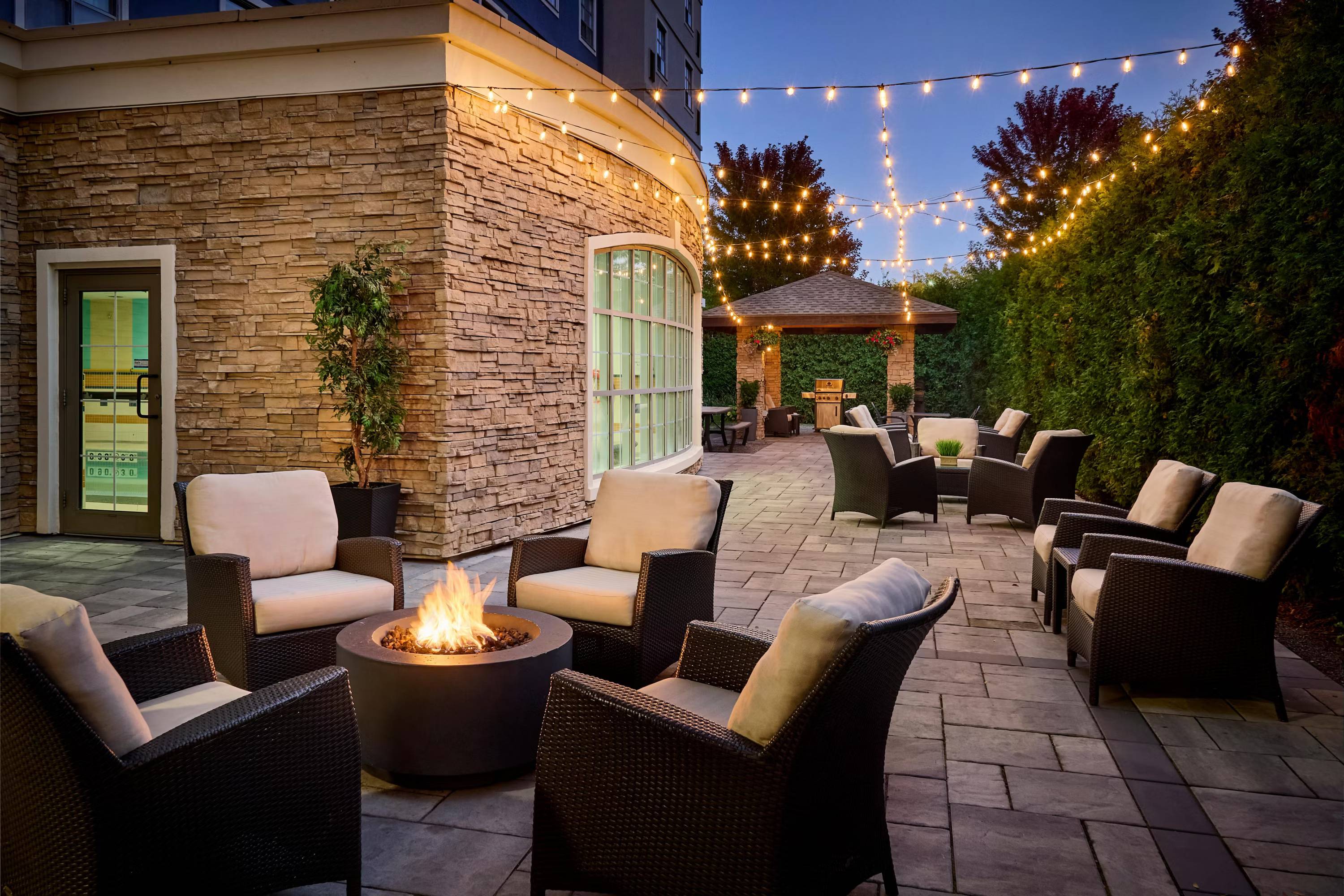 Staybridge Suites Oakville Burlington by IHG