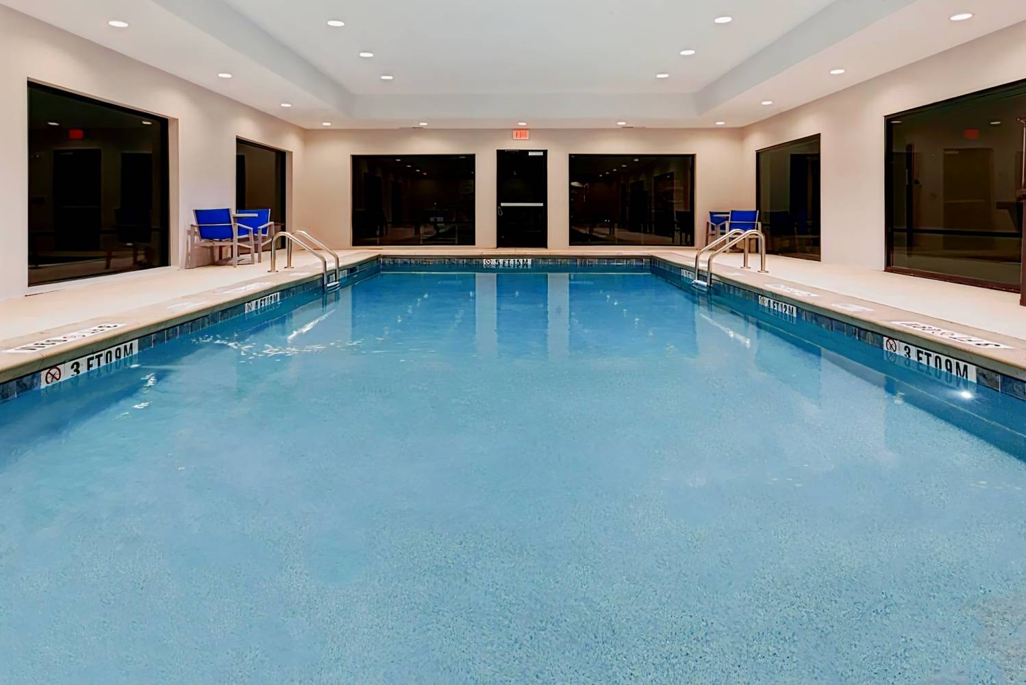 Holiday Inn Express & Suites - Fayetteville