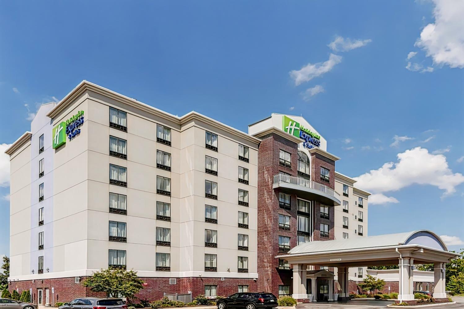 Holiday Inn Express & Suites Columbus - Polaris Parkway