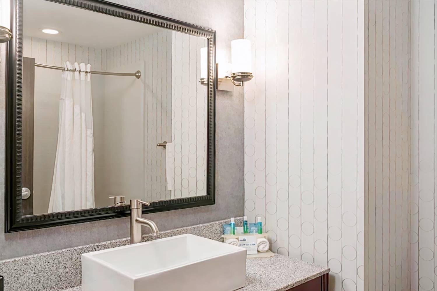 Holiday Inn Express & Suites Columbus - Polaris Parkway