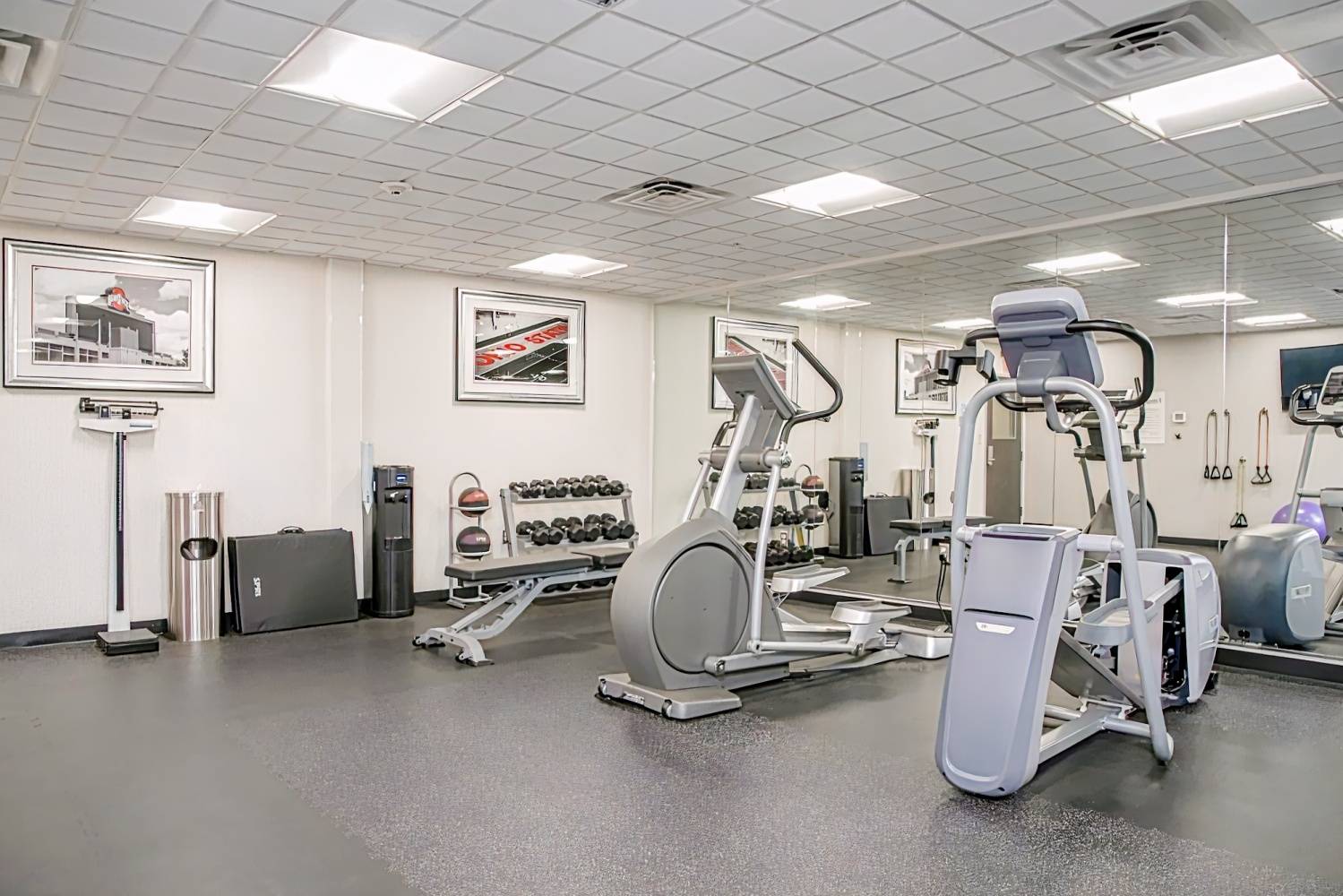 Holiday Inn Express & Suites Columbus - Polaris Parkway