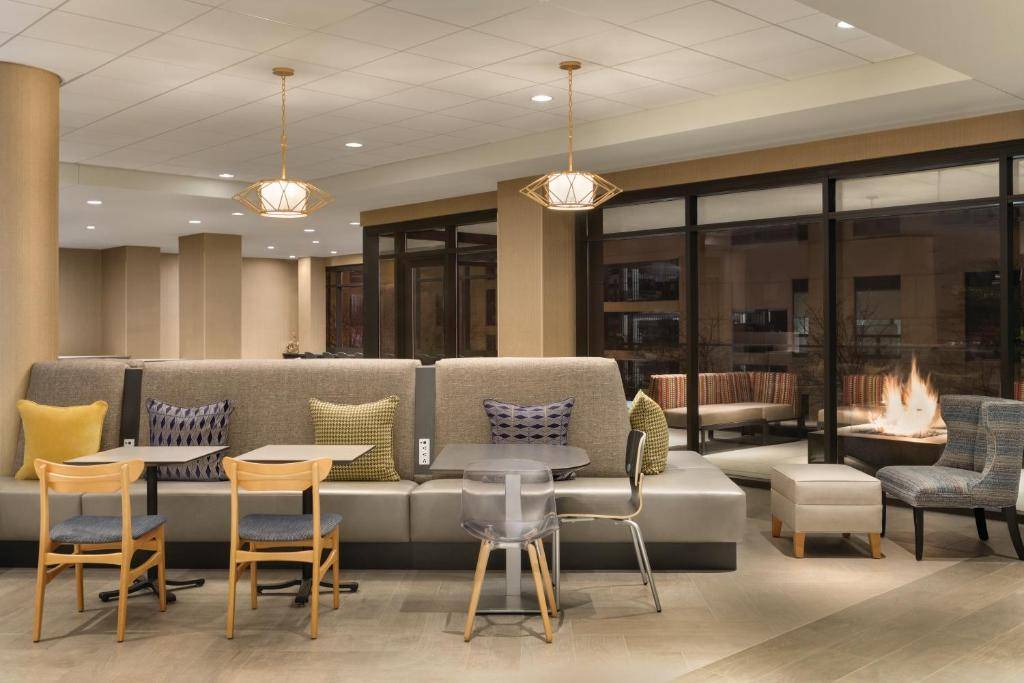 Home2 Suites by Hilton Chicago River North