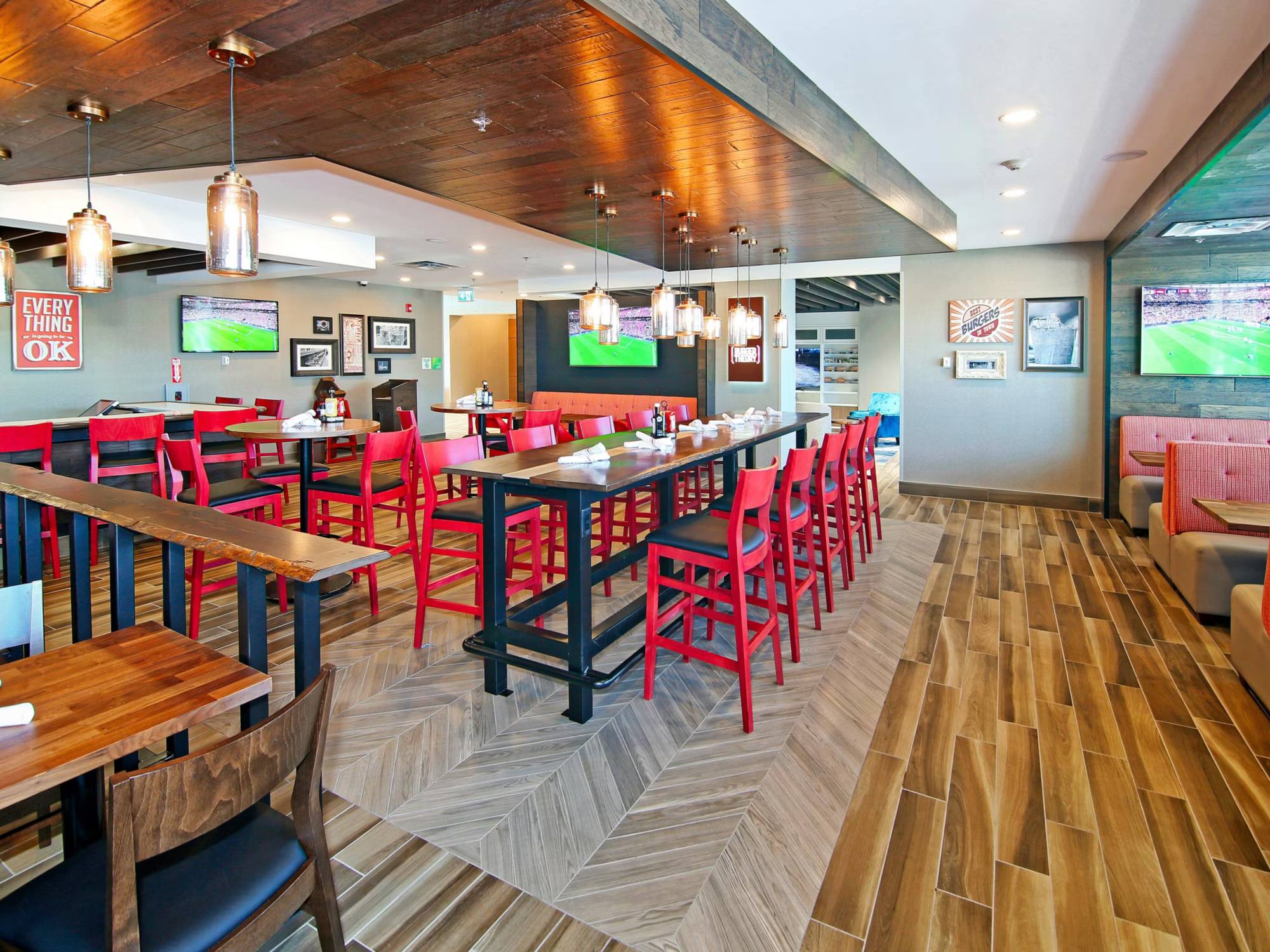 Holiday Inn & Suites Calgary Airport North by IHG