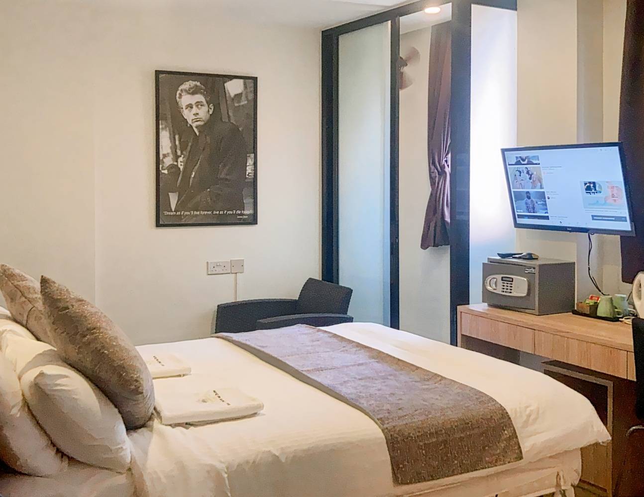 Q Loft Hotels@Mackenzie