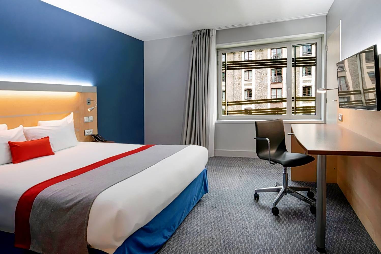 Holiday Inn Express Paris - Canal de la Villette, an IHG Hotel