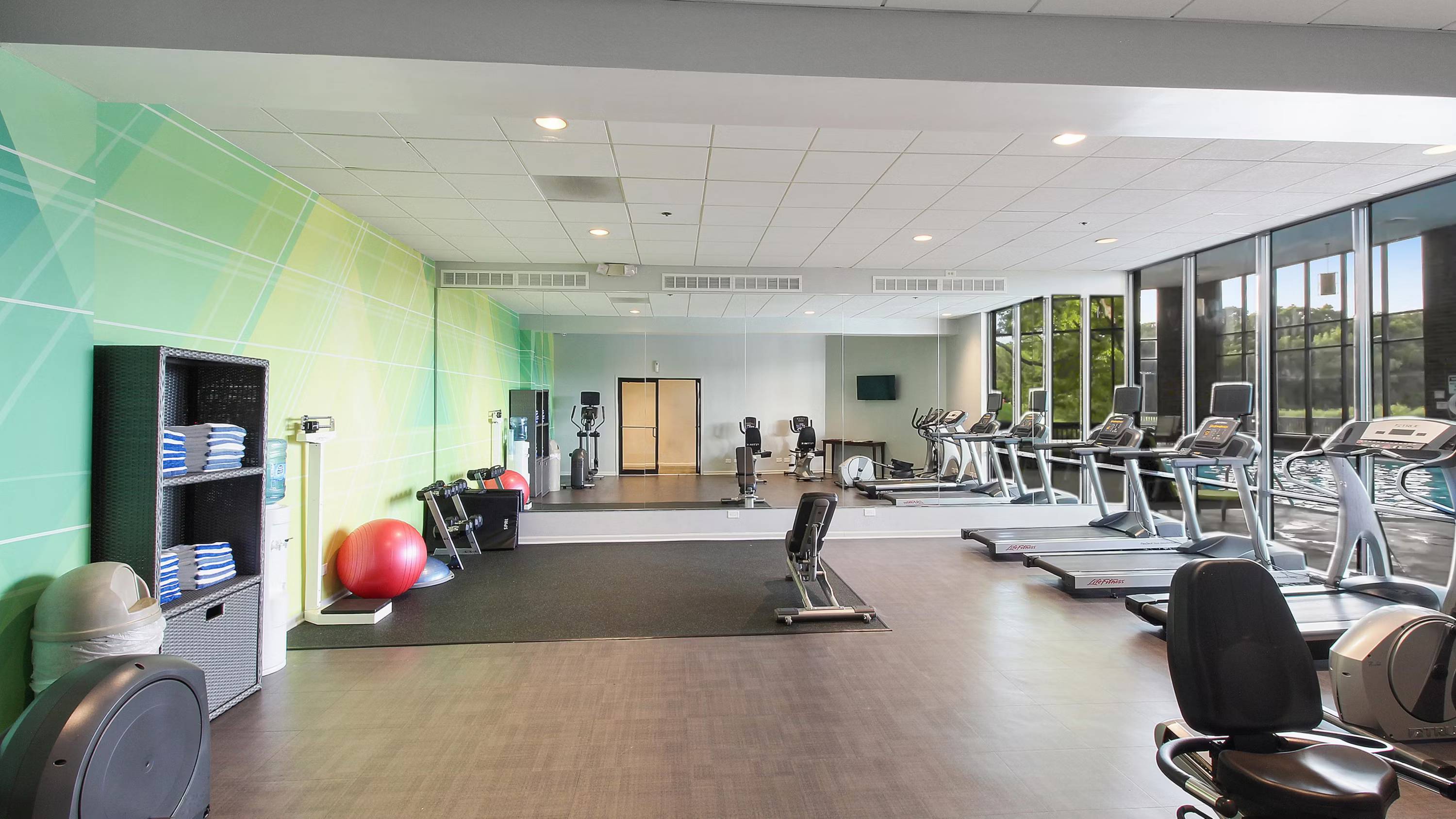 Holiday Inn Chicago Nw Crystal Lk Conv Ctr, an IHG Hotel