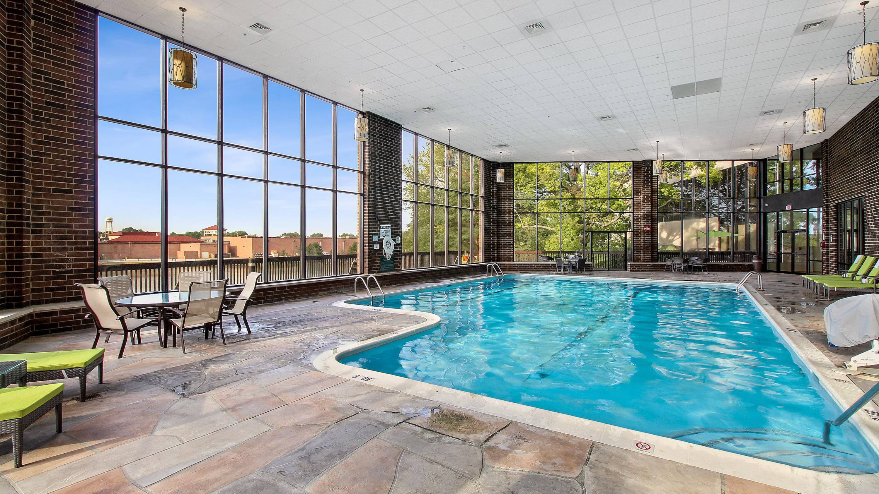 Holiday Inn Chicago Nw Crystal Lk Conv Ctr, an IHG Hotel