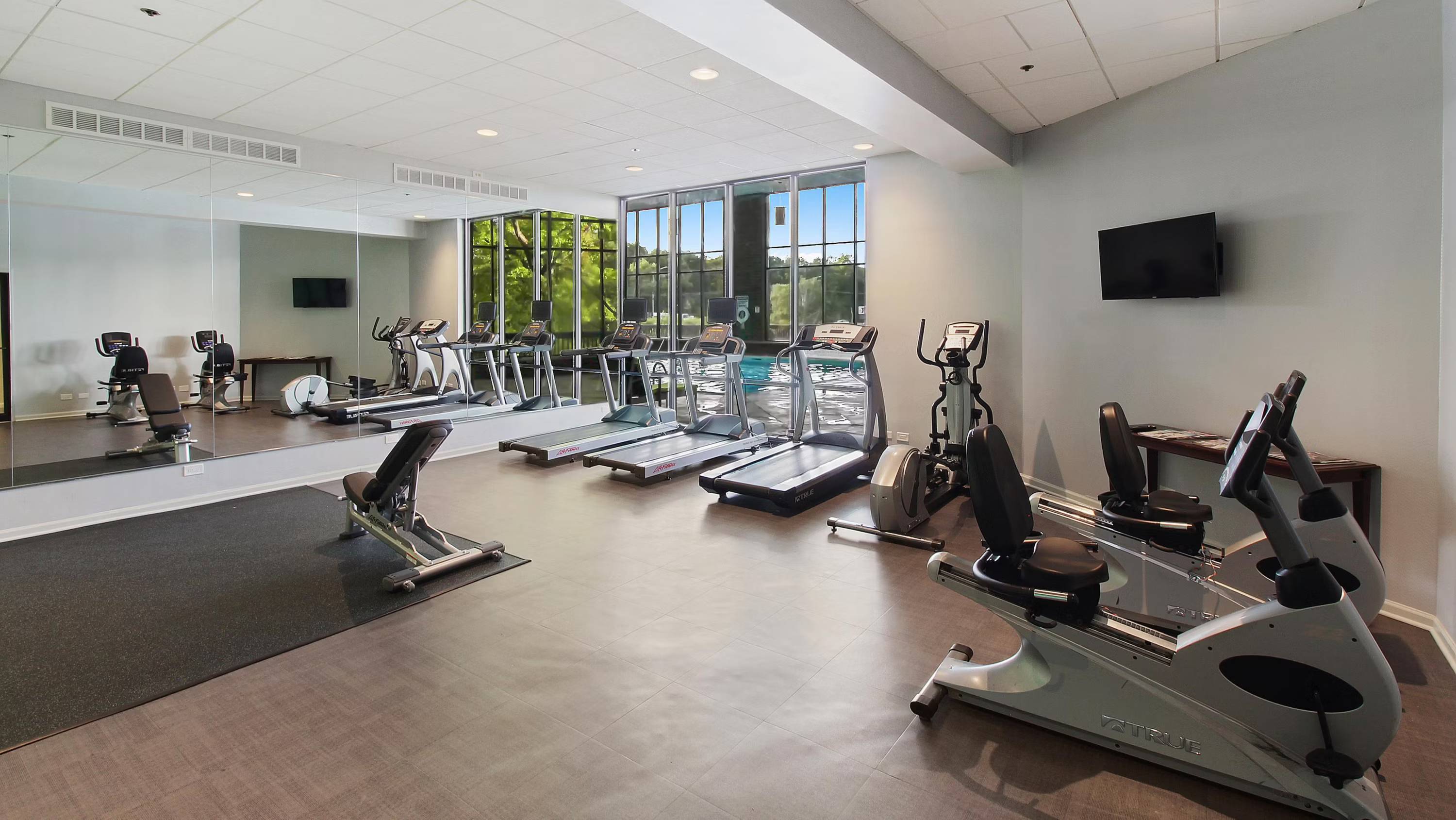 Holiday Inn Chicago Nw Crystal Lk Conv Ctr, an IHG Hotel