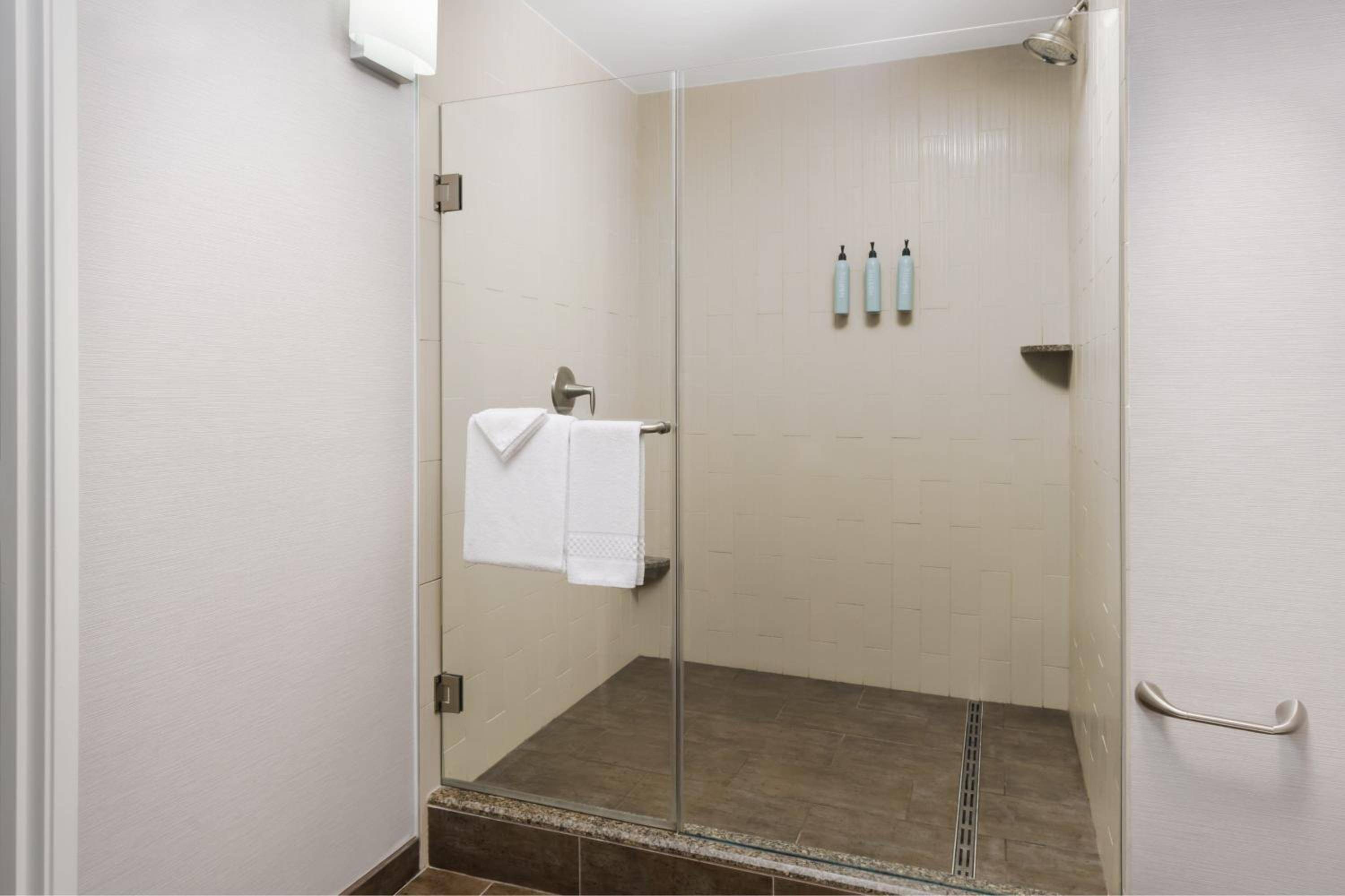 Courtyard by Marriott Los Angeles Woodland Hills