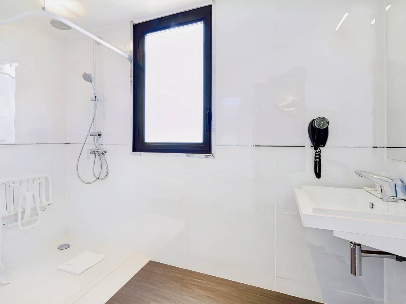 Kyriad Paris Ouest - Bezons La Défense